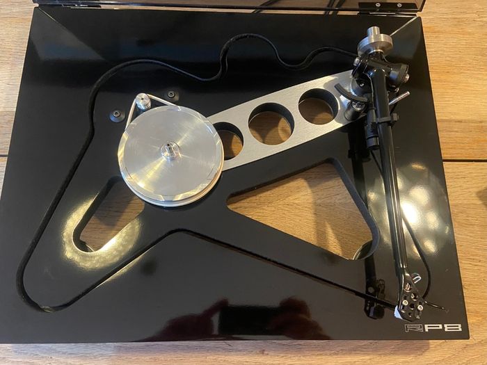 Rega RP8 Planar 8 Turntable with RB808 Tonearm and TTPSU Speed Control Power Supply Unit