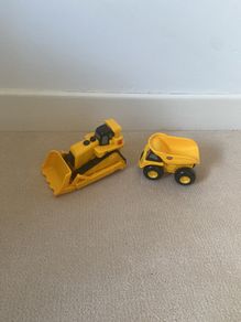 cat caterpillar with truck battery operated