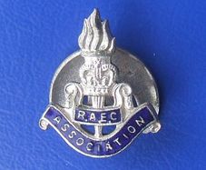 RAEC ASSOCIATION (Royal Army Educational Corps) - membership enamel badge (c.1950)
