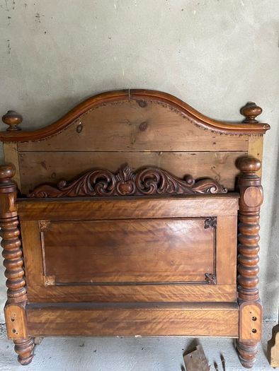 antique bed