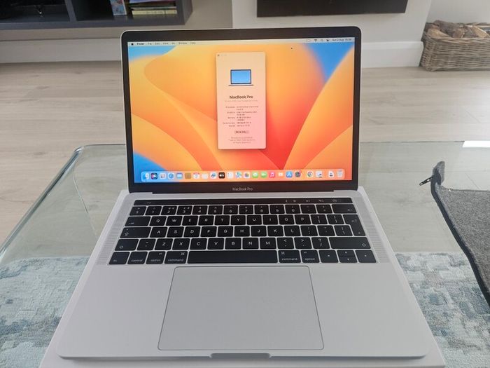 Apple Macbook Pro  2017 Excellent Condition. Intel i5-6267U 2.9GHz 8GB RAM