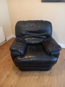 (free) black leather one seater
