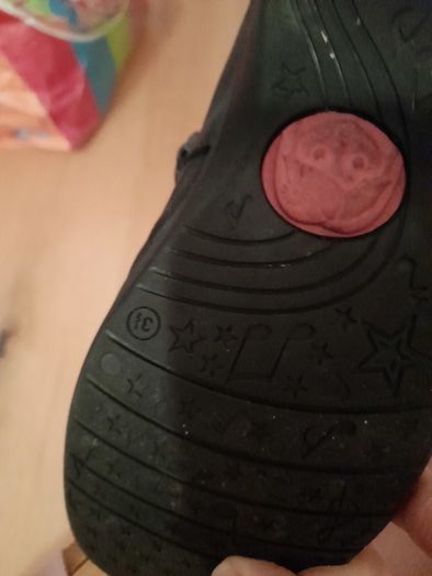 Girl's shoes