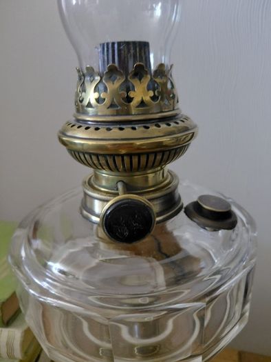 Antique beautiful large French oil lamp brass and Crystal Working
