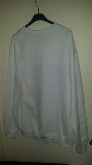 Gildan 100% proud white sweatshirt unisex size L Postage included