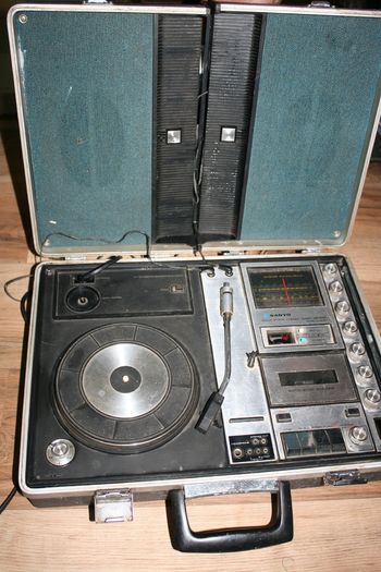 Vintage Sanyo Portable Briefcase Stereo Music Centre MODEL G - 2615N (in working order)