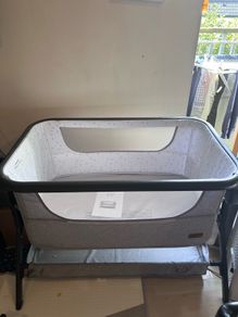 Baby Elegance Co-Glide Electric Bedside Crib (Excellent Condition with Manual)