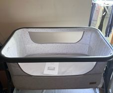 Baby Elegance Co-Glide Electric Bedside Crib (Excellent Condition with Manual)