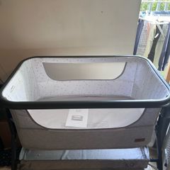 Baby Elegance Co-Glide Electric Bedside Crib (Excellent Condition with Manual)