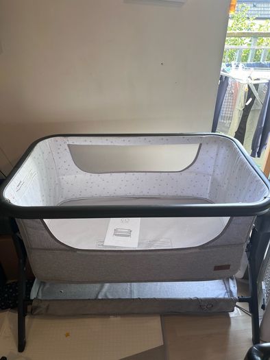 Baby Elegance Co-Glide Electric Bedside Crib (Excellent Condition with Manual)