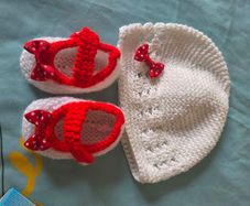 Baby knitted hat and shoe set