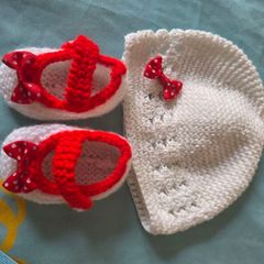 Baby knitted hat and shoe set