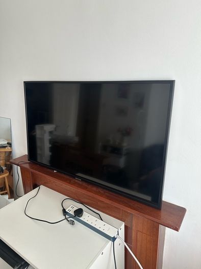 Samsung 43 4K UHD Smart TV HG43EJ690UB  Excellent Condition