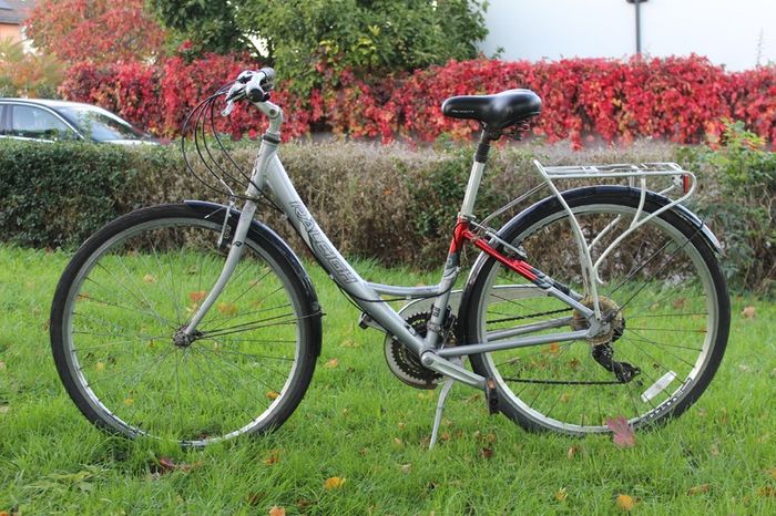 Raleigh Airlite Ladies City Bike 28 Inch Shimano Gears Rear Rack