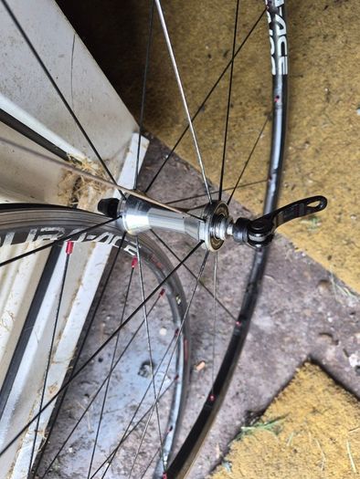 Pagini frameset and carbon wheels .