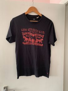 t-shirt  Levi unisex