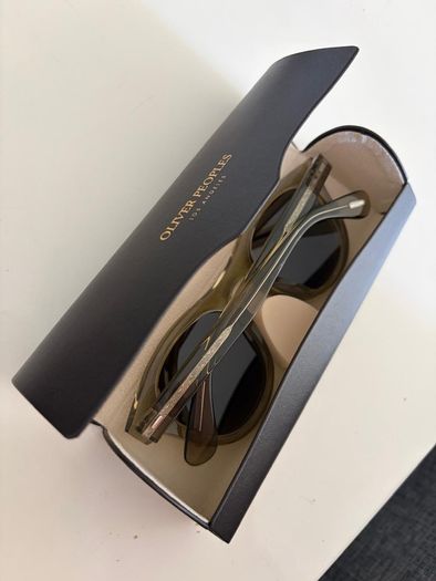 oliver peoples