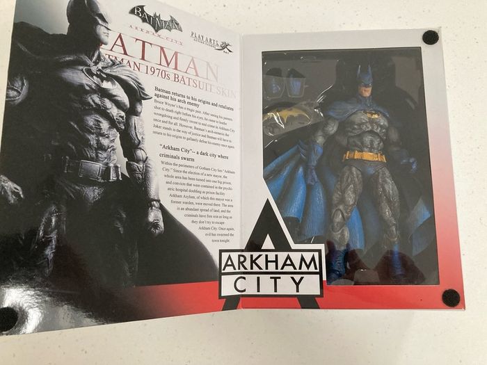 Batman play arts Kai Arkham city 1970s Batman