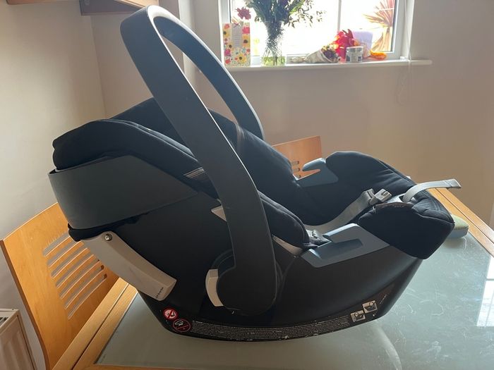 Cybex Gold Anton 5 capsule and isofix base