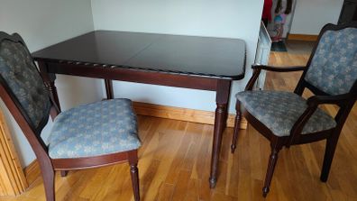 mahogany dining table
