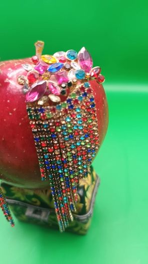 Stunning jewelled costume earrings, D18 post 3e
