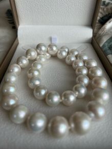 A Stunning Edison Pearl Necklace