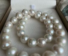 A Stunning Edison Pearl Necklace