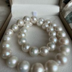 A Stunning Edison Pearl Necklace