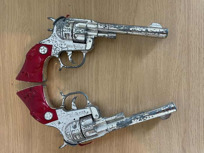 Vintage Lonestar cap guns with caps, leather  holsters with belt with cowboy hat c1960/70s