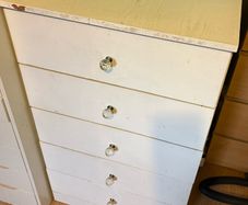chest of drawers