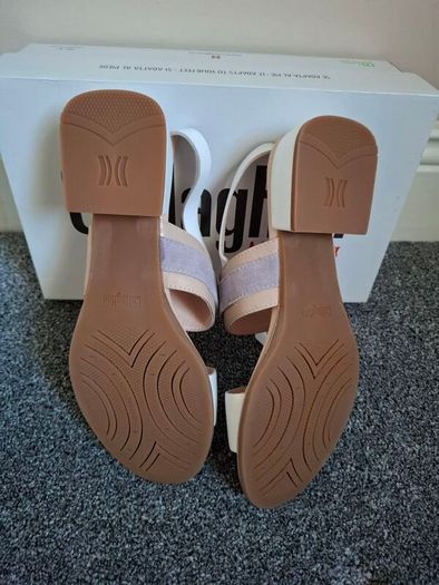Callaghan sandals