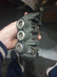 yamaha r1 bigbang 09 calipers