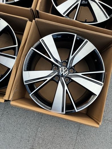 Genuine 18in VW Golf Mk8 GTD Bakersfield alloys 5x112