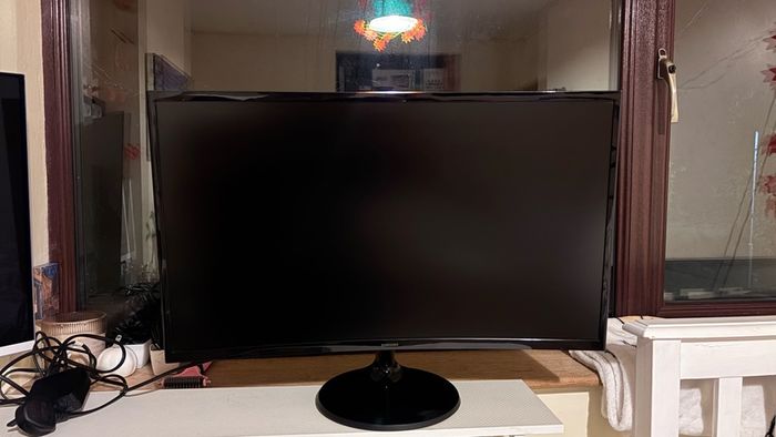 Samsung 27 Curved Monitor Full HD 75Hz FreeSync
