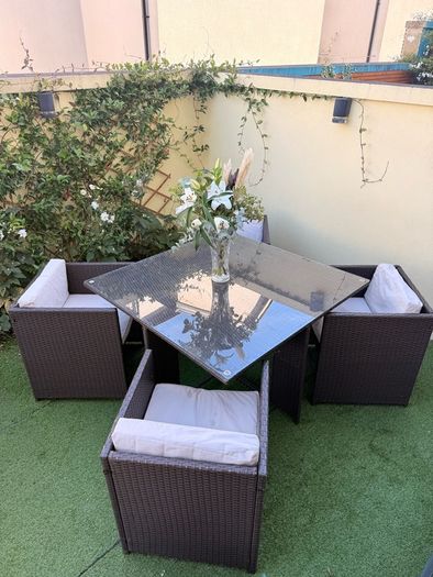 Rattan 4 seater garden table and chairs