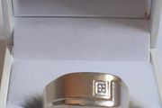 9k Gold ring with diamond