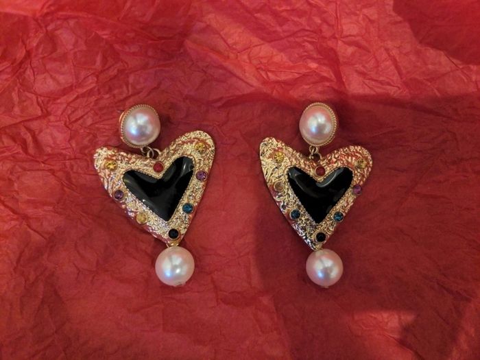 Costume jewellery earrings