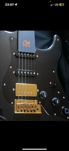 Electric Guitar Stratocaster Mooer GTRS Standard 900 W  Electric Guitar with Integrated GTRS Intelligent multi effects Process System and Wireless Transmitter