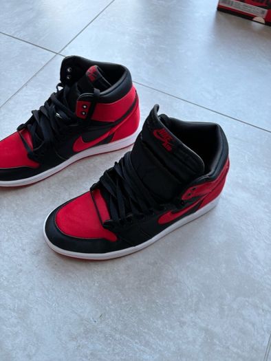 Nike Jordan 1 Satin Breds New