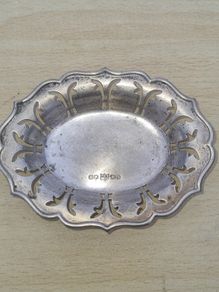 Small, oval trinket tray