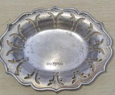 Small, oval trinket tray