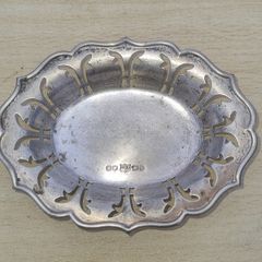 Small, oval trinket tray