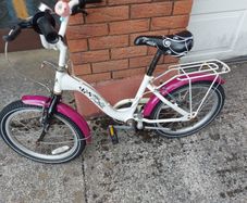 Girls Bike (Kate), 20 Wheels, in Excellent condition