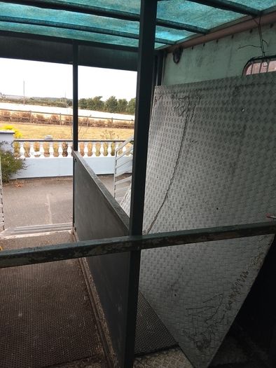 horsebox partition