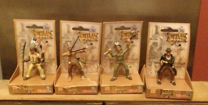 Wild West Collection: 1 Cowboy & 3 Indians