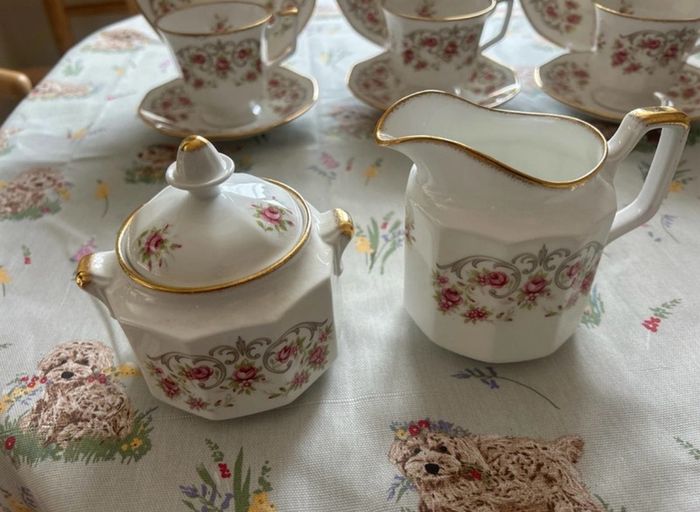 21 piece Queen's fine bone china tea set