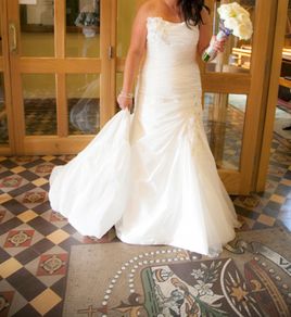 Wedding Dress. Free Tracked Postage!