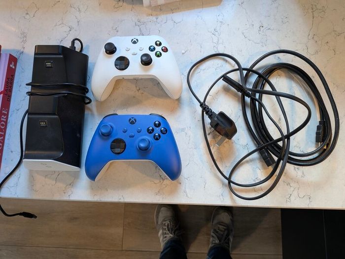 Xbox series S 512GB with two controllers