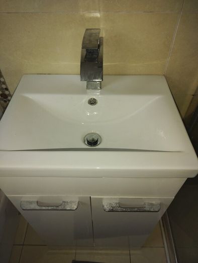 Bathroom sink