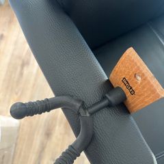 Guitar wall hanger